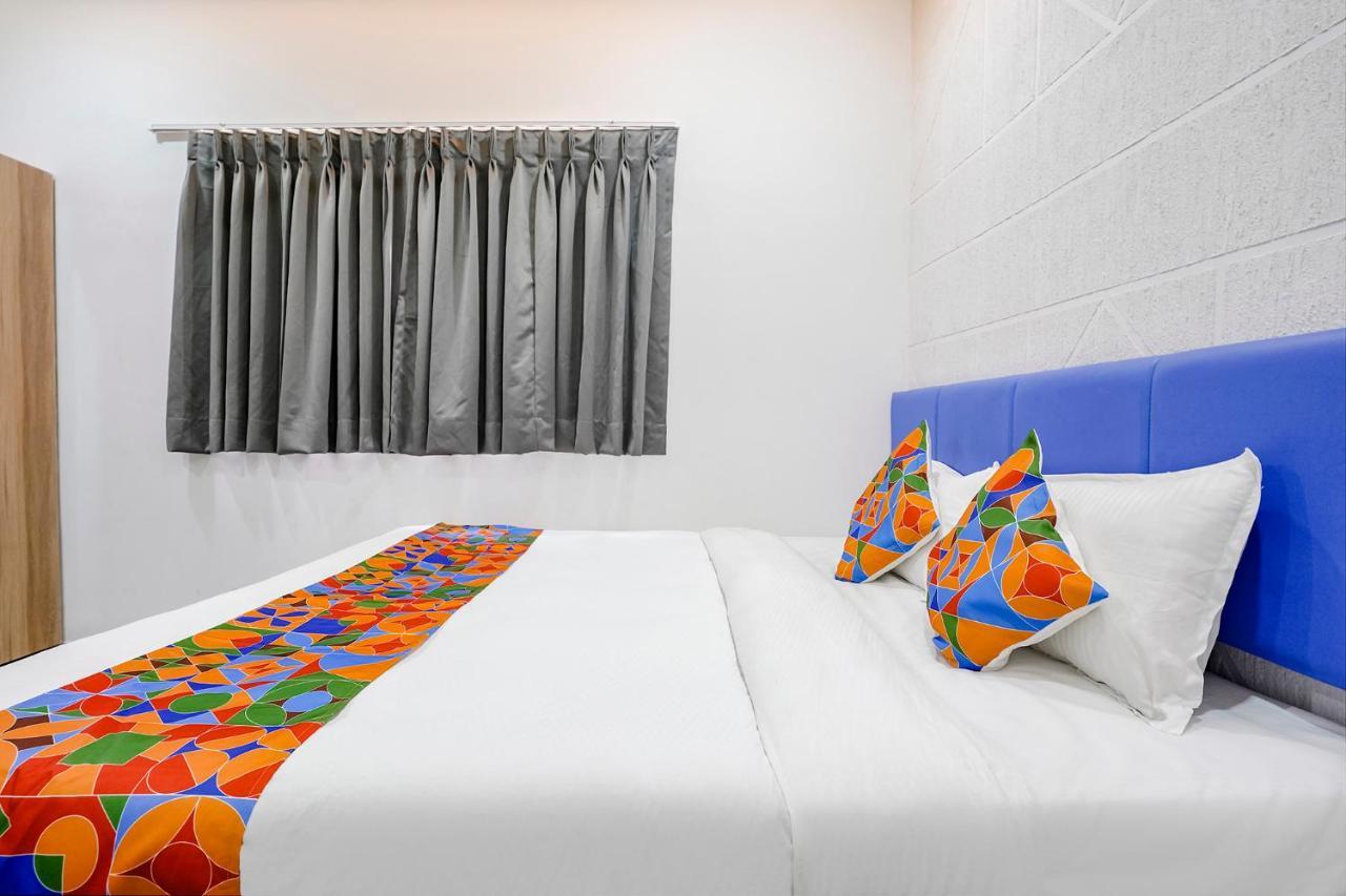 Fabhotel Vrundavan, Athwa Bhatha Kültér fotó