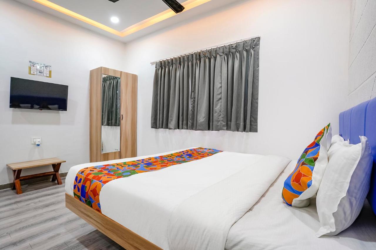 Fabhotel Vrundavan, Athwa Bhatha Kültér fotó