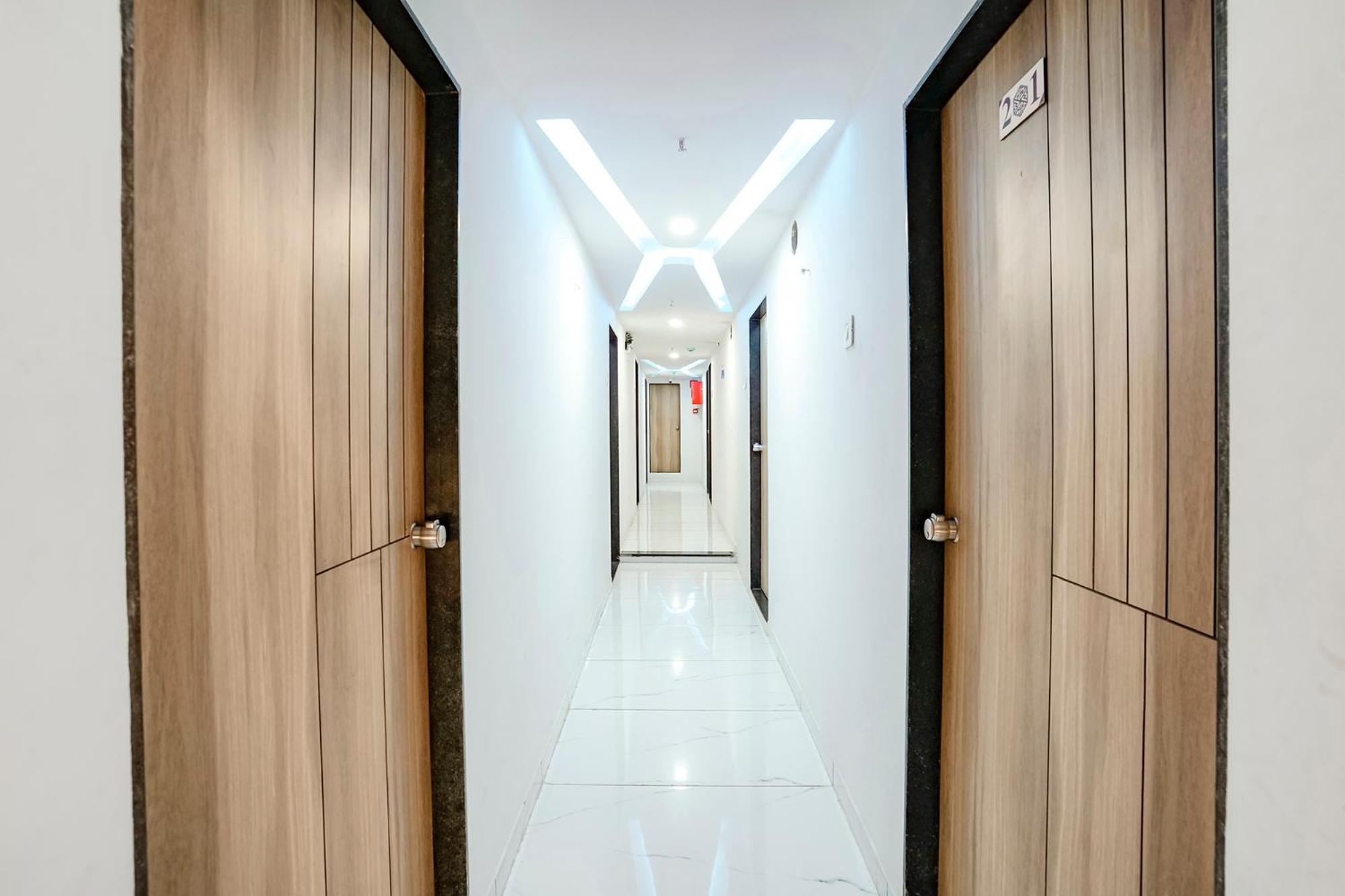 Fabhotel Vrundavan, Athwa Bhatha Kültér fotó