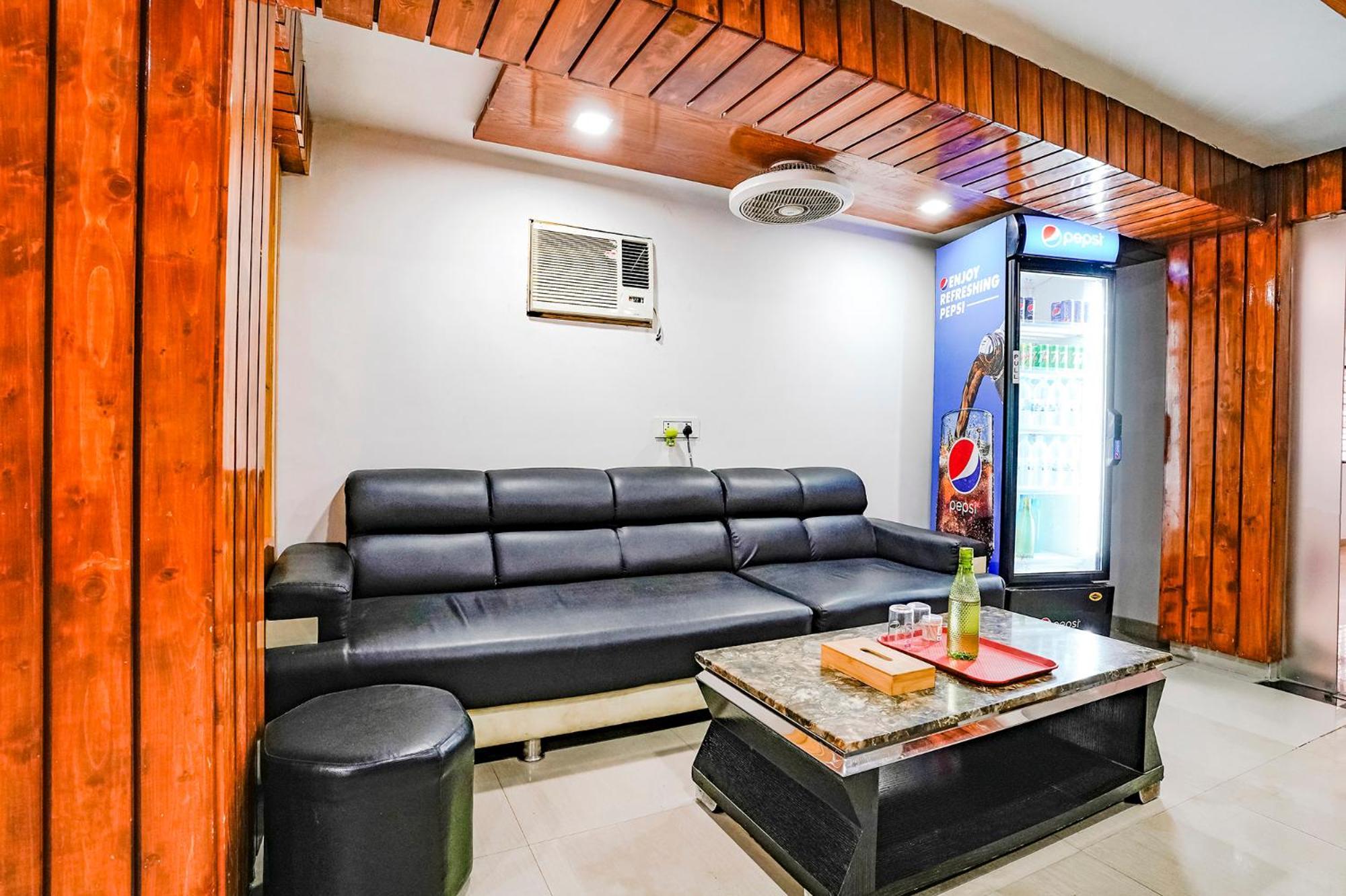 Fabhotel Vrundavan, Athwa Bhatha Kültér fotó